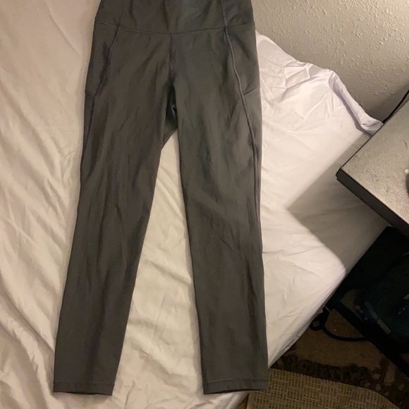 Lululemon - Picture 3 of 4